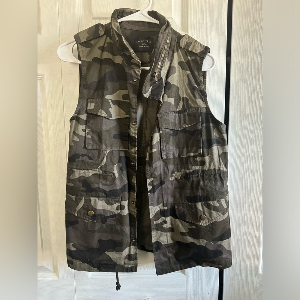 Love Tree Camo Vest